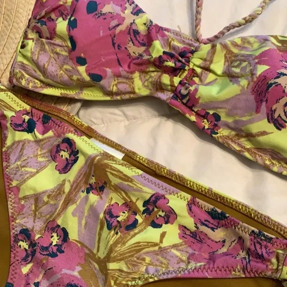 Two piece bikini - Picture 2 of 2